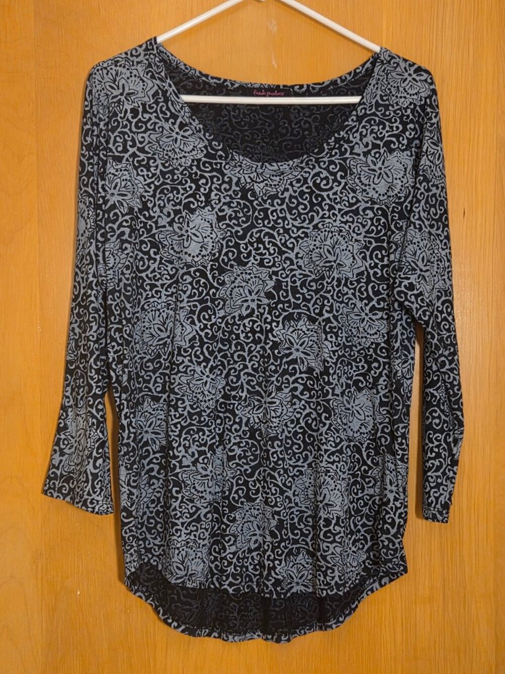 Fresh Produce Scoop Neck Pullover Top Size M Paisley Black Gray 3/4 Sleeve Boho